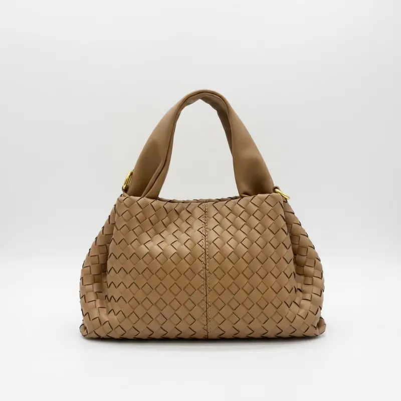 Bolso pequeño de mano y bandolera efecto piel trenzada en color topo - mbyou