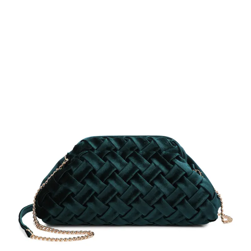 Bolso tipo clutch de mano y bandolera con textura de terciopelo trenzada en color verde botella - mbyou