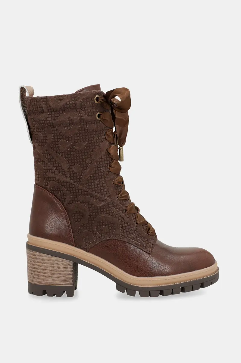 Botas con cordoneras marrones