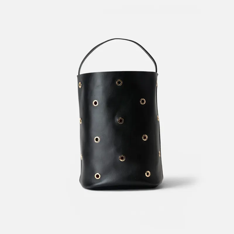 Bucket Trip Black