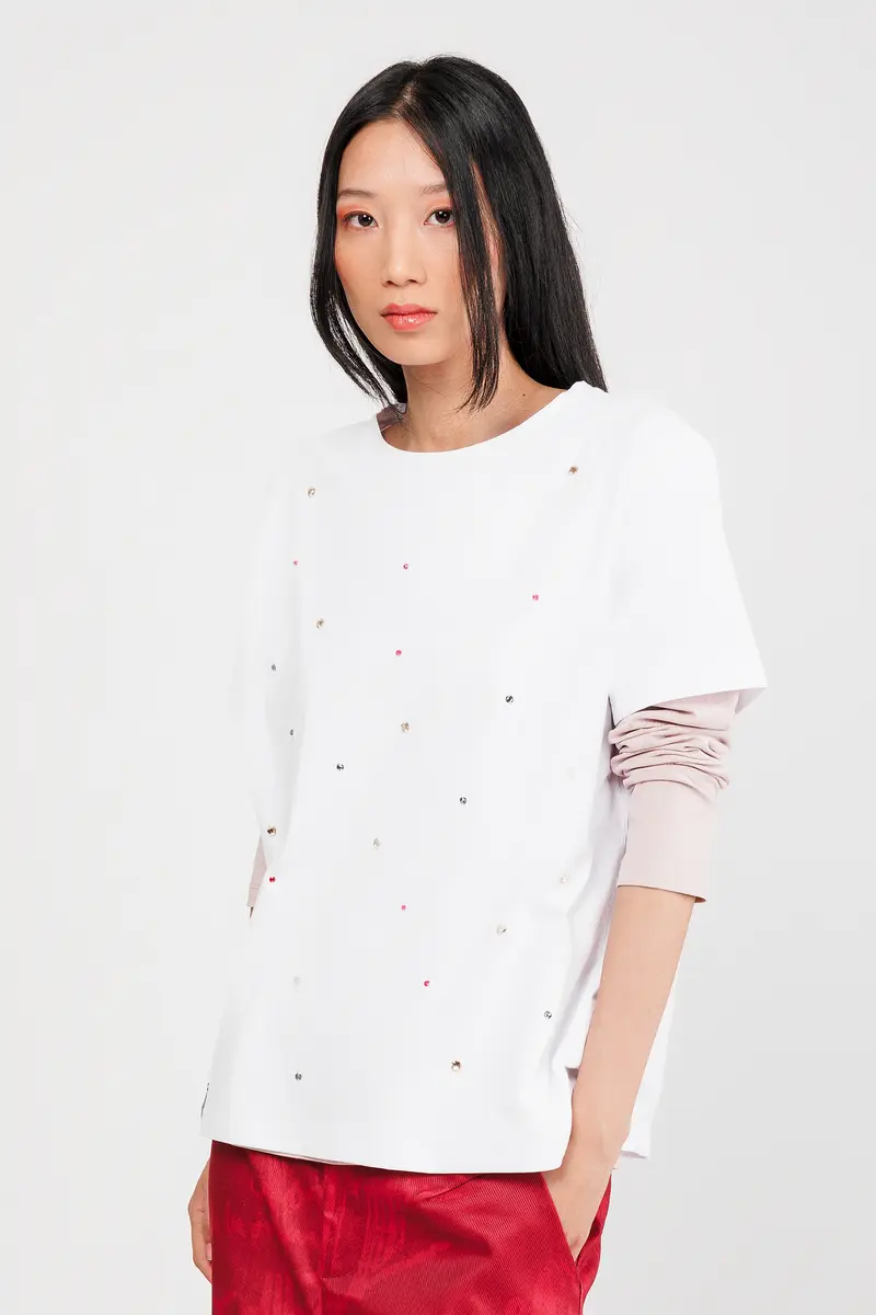 Camiseta manga corta blanca con tachuelas