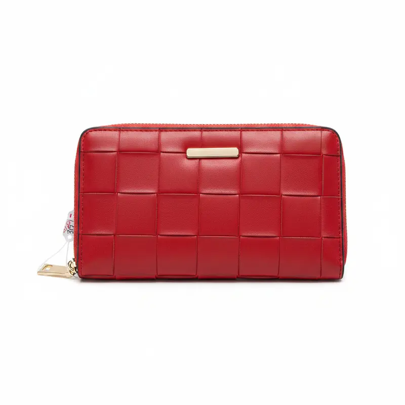 Cartera larga con diseño de cuadrados en color rojo y acabado oro