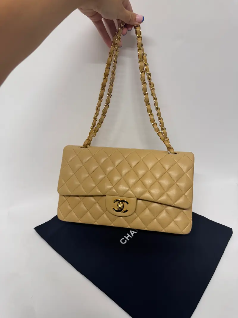 Chanel Classic Double Flap Medium Piel de Cordero Beige