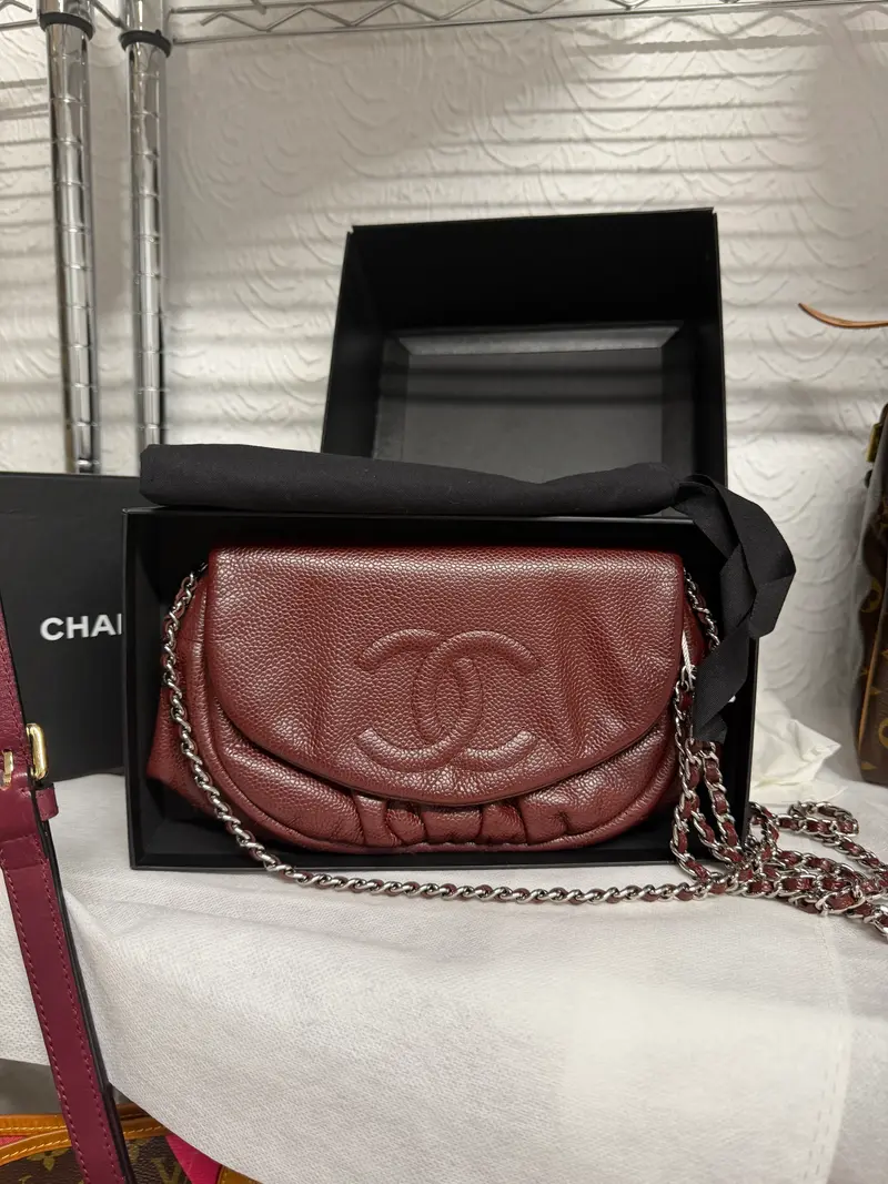 Chanel Half Moon Wallet on Chain Piel Caviar Burdeos · Full Set