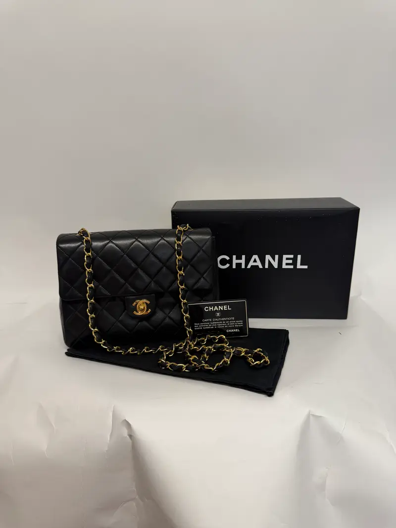 Chanel Mini Matelassé 20 Square Piel Cordero Negra