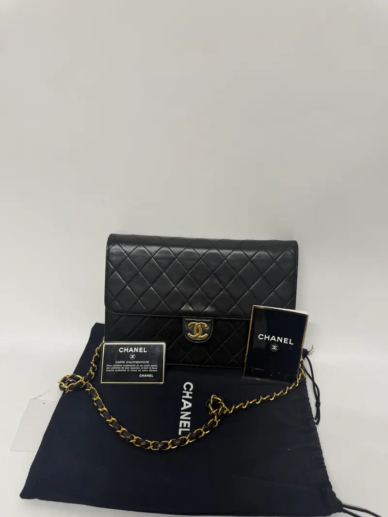 Chanel Single Flap Medium Piel de Cordero Negra · Con Tarjeta y Funda
