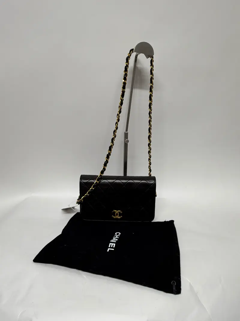 Chanel Timeless Mini Single Flap Piel de Cordero Negra · Herrajes Dorados · Serie 5