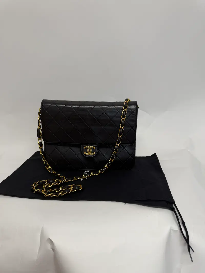 Chanel timeless Push Lock 22 Matelassé Cadena Piel Cordero Negra