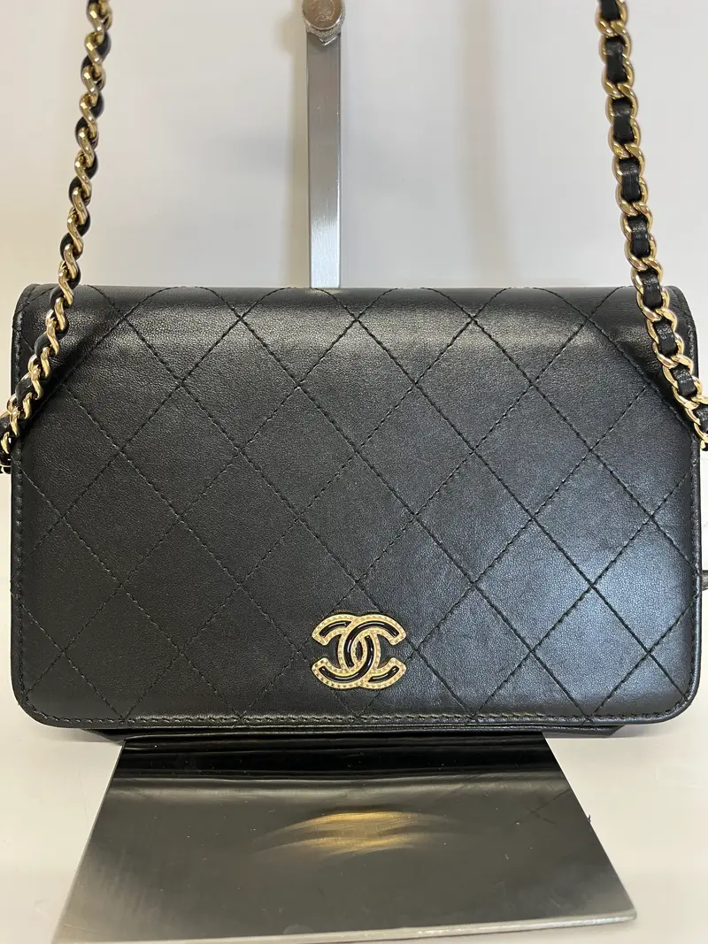 Chanel Wallet on Chain CC Stitched Piel de Becerro Negra