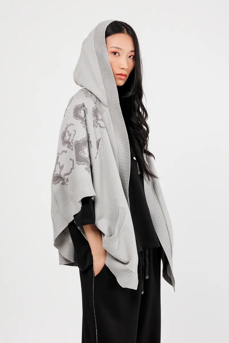 Chaqueta estilo poncho gris