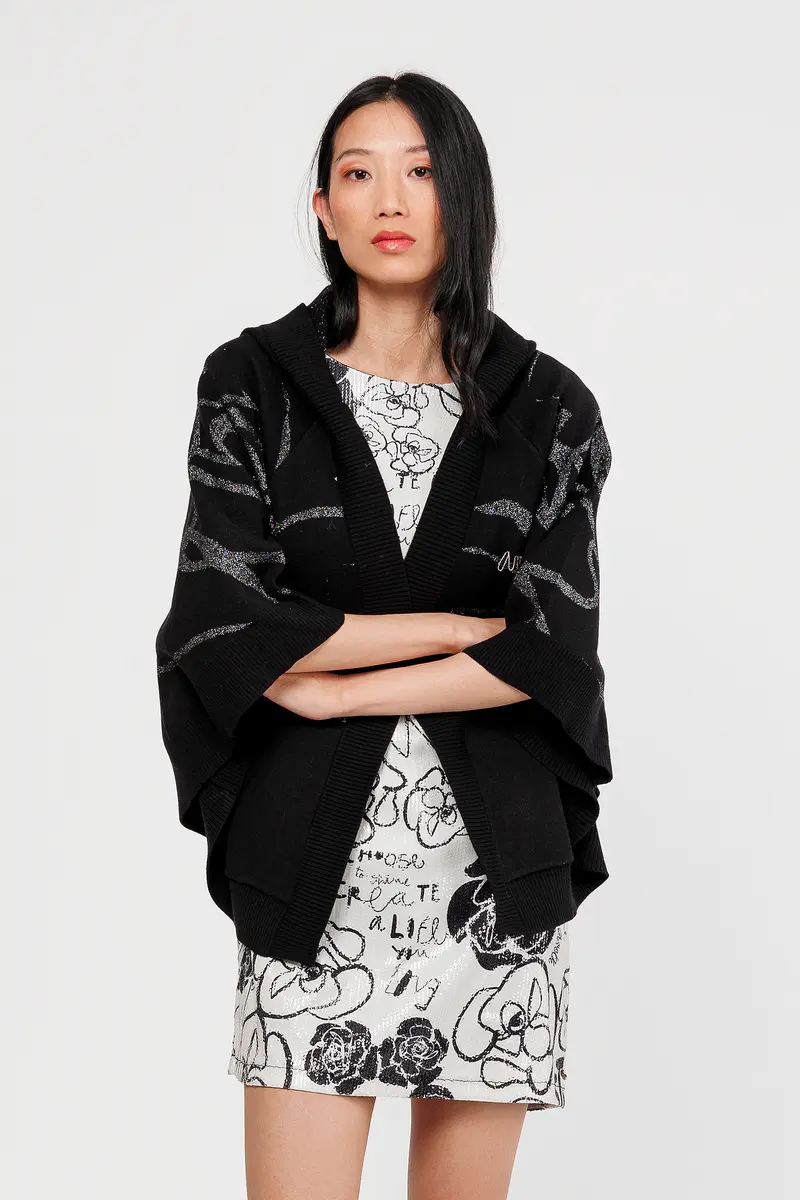 Chaqueta estilo poncho negra