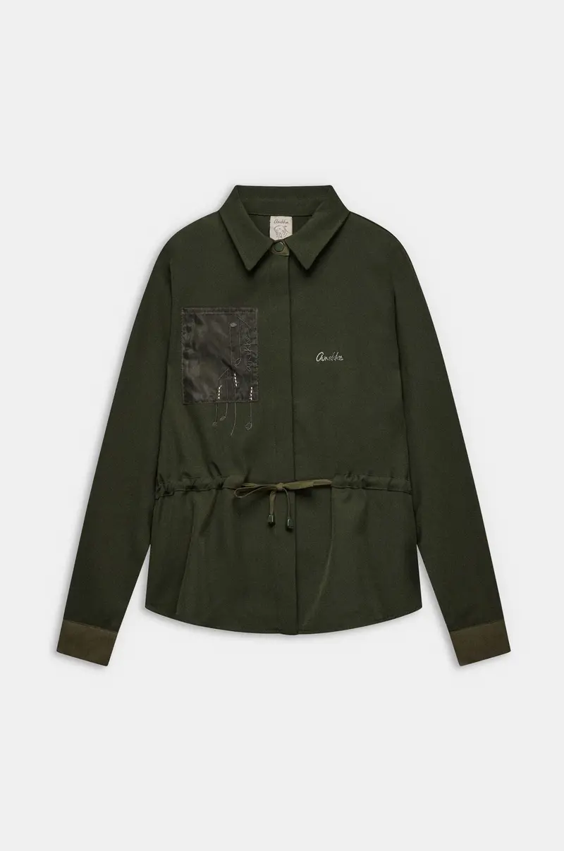 Chaqueta fluida con cintura ajustable