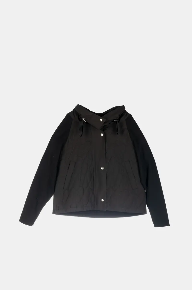 Chaqueta negra acolchada