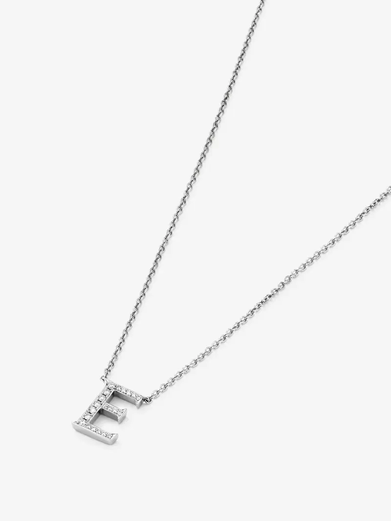 Colgante cadena con inicial de oro blanco de 18K y diamantes