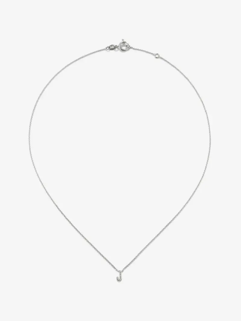 Colgante cadena con inicial pequeña de oro blanco de 18K y diamantes