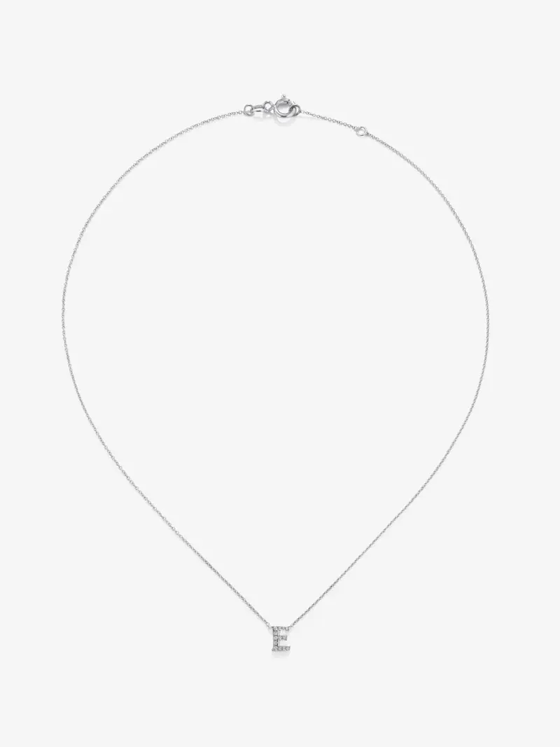 Colgante cadena con inicial pequeña de oro blanco de 18K y diamantes