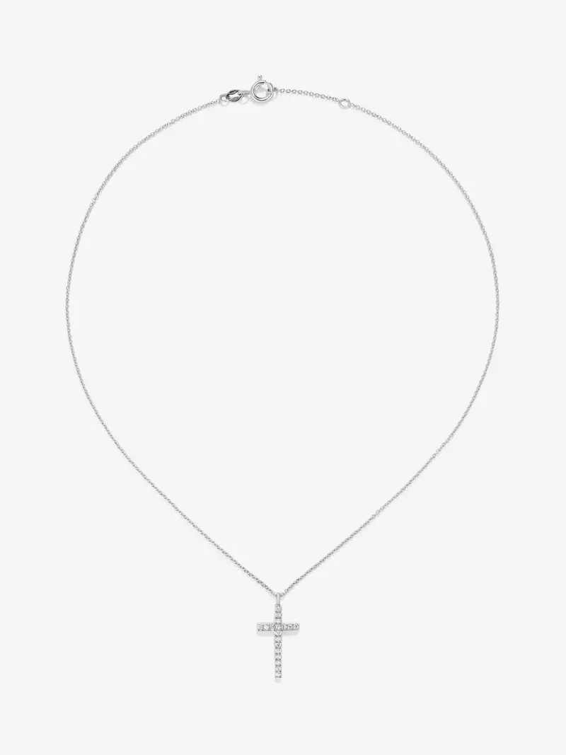 Colgante cadena cruz de oro blanco de 18K con diamantes en talla brillante con un total de 0,26 cts