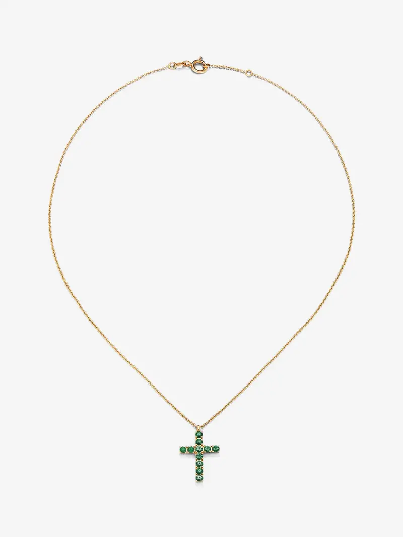 Colgante de oro amarillo de 18K con cruz de 11 esmeraldas en talla brillante con un total de 0,35 cts