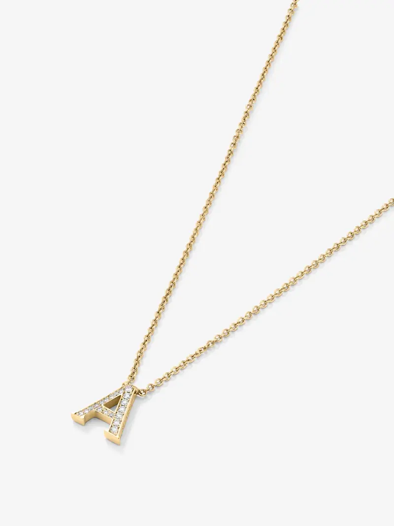 Colgante de oro amarillo de 18K con letra A y 12 diamantes en talla brillante con un total de 0,07 cts