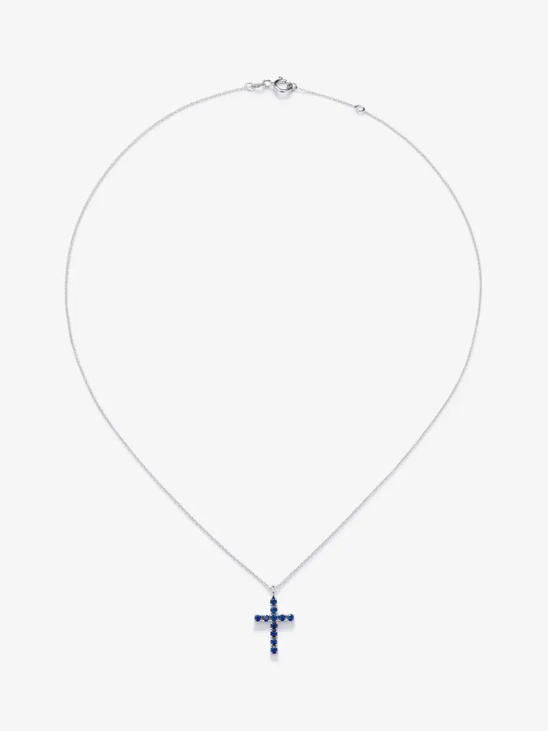 Colgante de oro blanco de 18K con cruz de 11 zafiros en talla brillante con un total de 0,5 cts