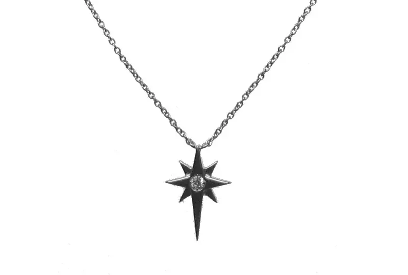 Colgante de oro blanco de 18K con diamante en talla brillante de 0,03 cts y estrella