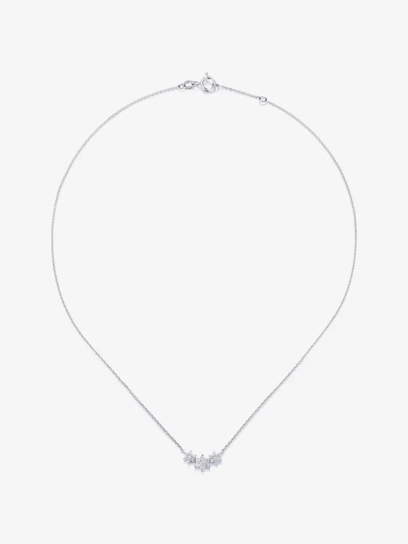 Colgante de oro blanco de 18K con diamantes en talla brillante de 0,29 cts y forma de estrellas