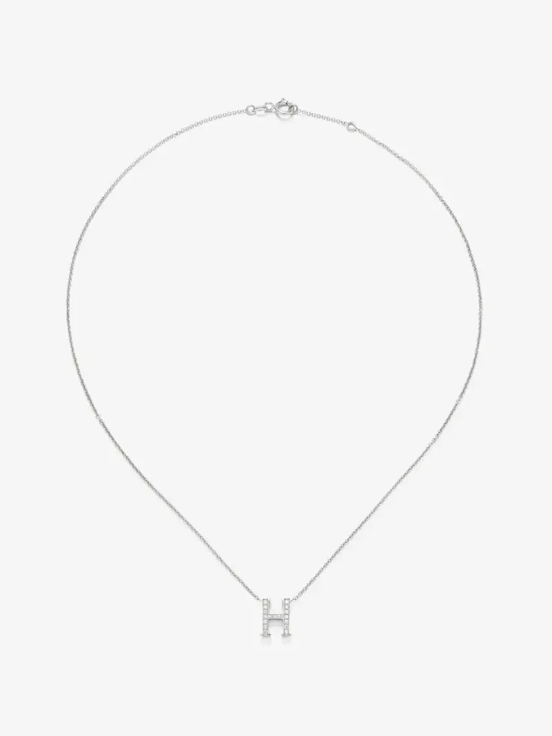 Colgante de oro blanco de 18K con letra H y diamantes blancos en talla brillante