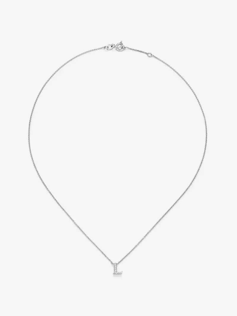 Colgante de oro blanco de 18K con letra L en pavé de 5 diamantes en talla brillante con un total de 0,02 cts