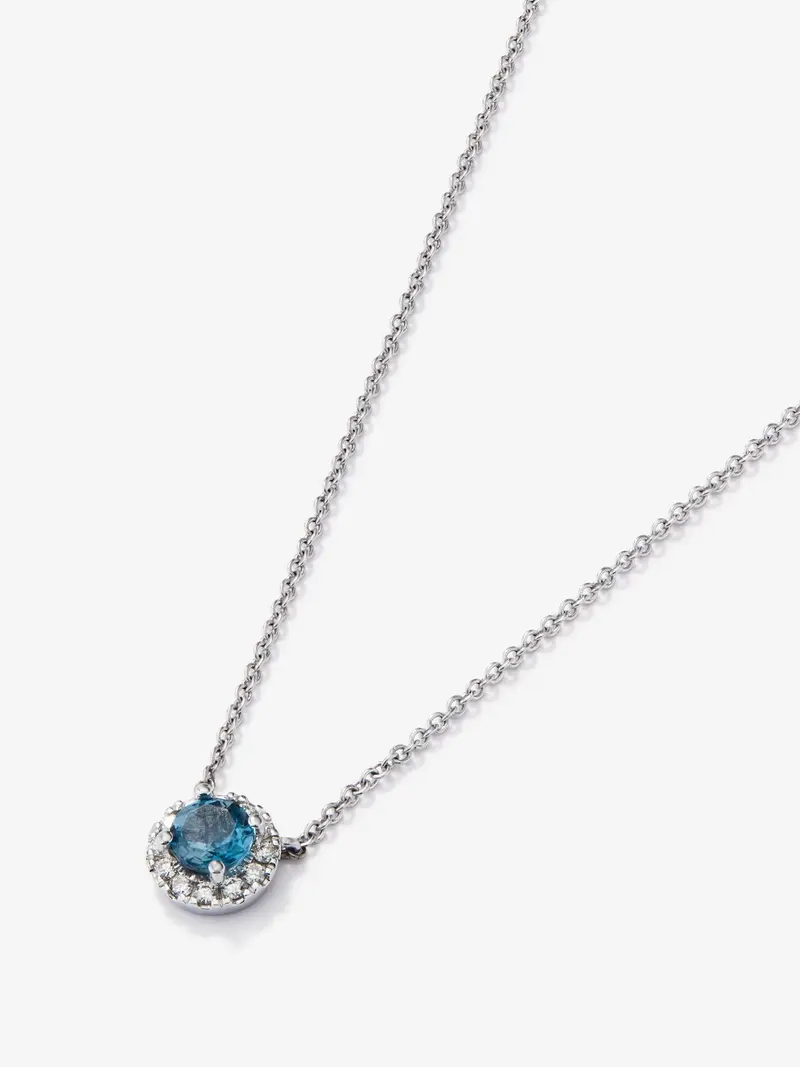 Colgante de oro blanco de 18K con topacio azul london de 0,57 cts y diamantes 0,13 cts