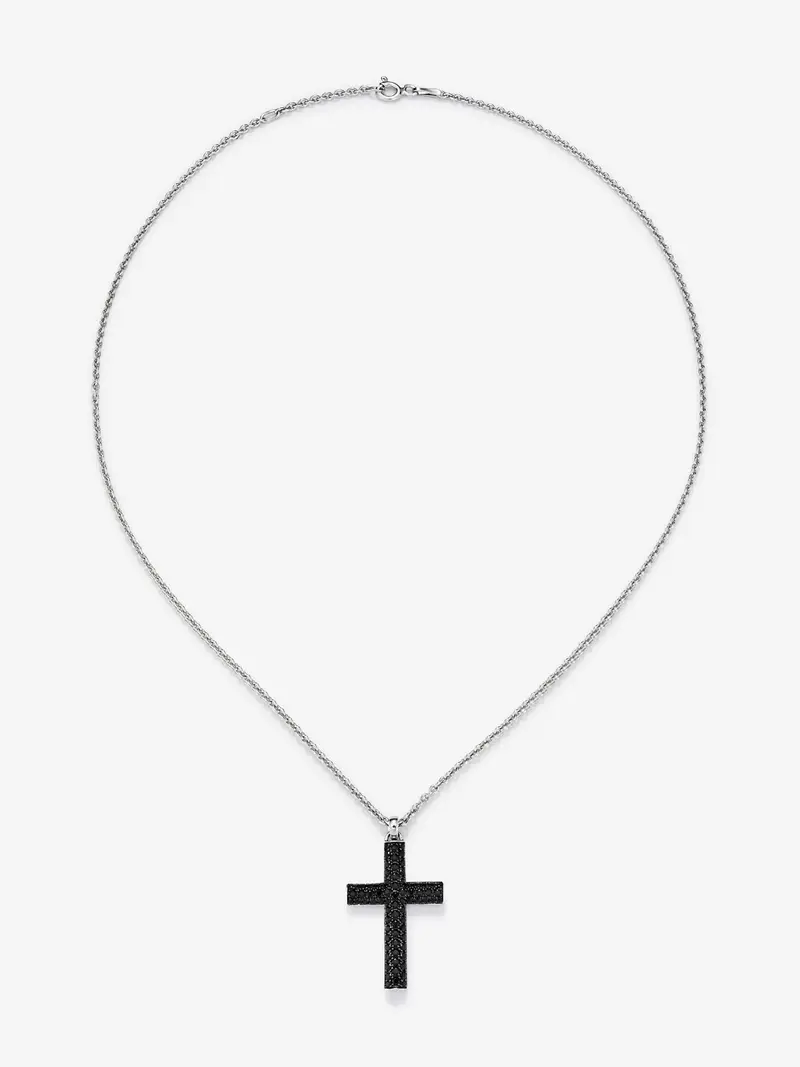 Colgante de plata 925 con cruz de 75 espinelas negras en talla brillante con un total de 1,04 cts