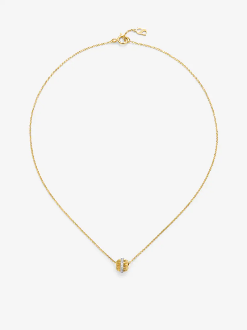 Colgante gallonado de oro blanco y amarillo de 18K con pavé de diamantes en talla brillante con un total de 0,115 cts