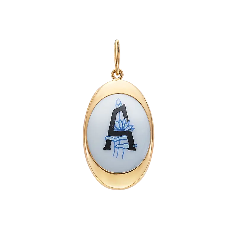 Colgante oval iniciales porcelana, plata dorada