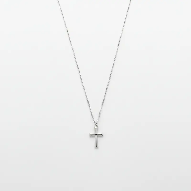 Collar de acero con cruz lisa en acabado plata