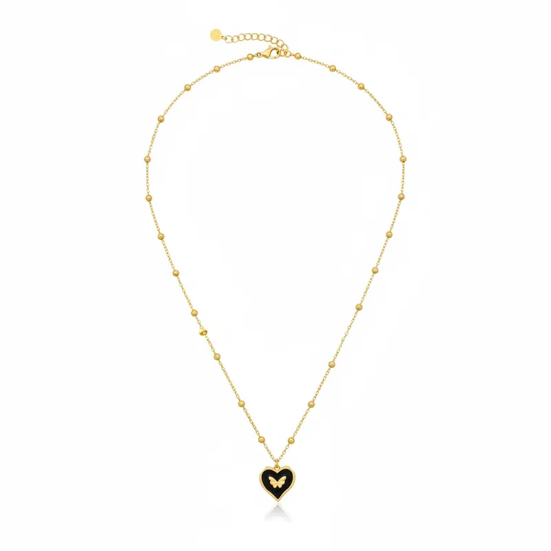Collar de acero con dije de corazón negro con mariposa acabado oro