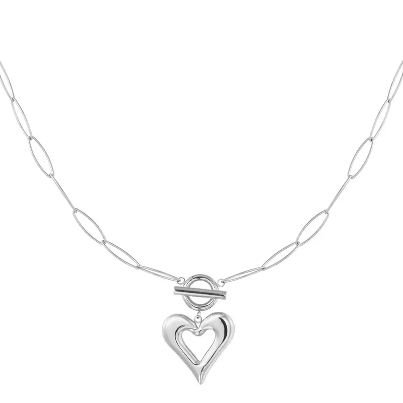 Collar de acero con eslabones y corazón grueso acabado plata