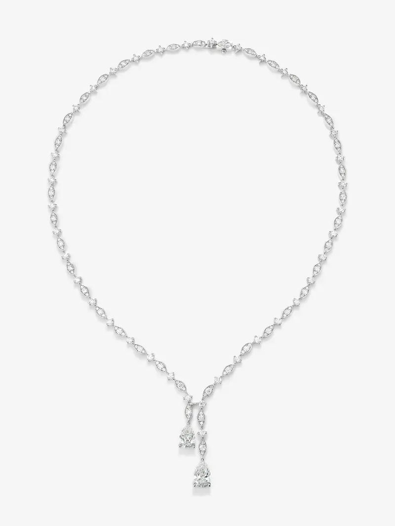 Collar de oro blanco de 18K con diamantes blancos en talla pera de 3,51 cts y diamantes blancos en talla brillante 6,32cts
