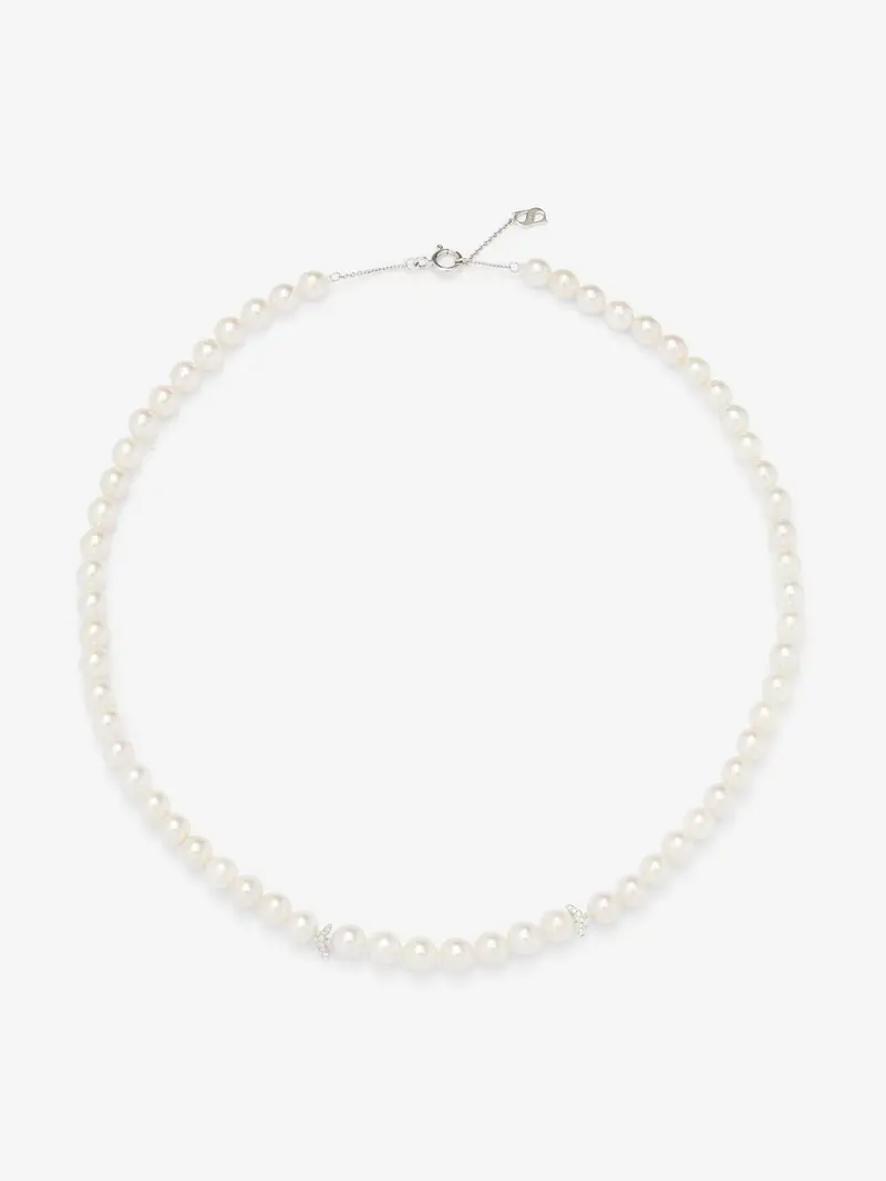 Collar de oro blanco de 18K con perlas akoya