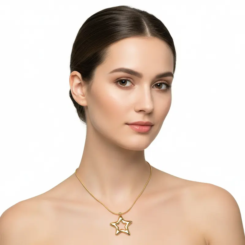 Collar largo de acero con forma de estrella acabado oro