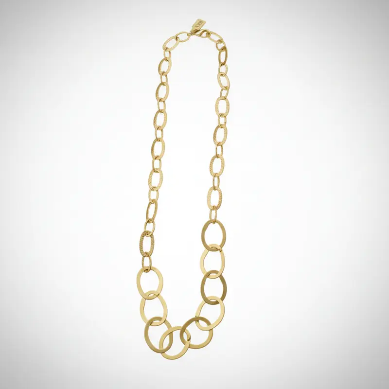 Collar largo de eslabones grandes con diferentes texturas en dorado acabado mate
