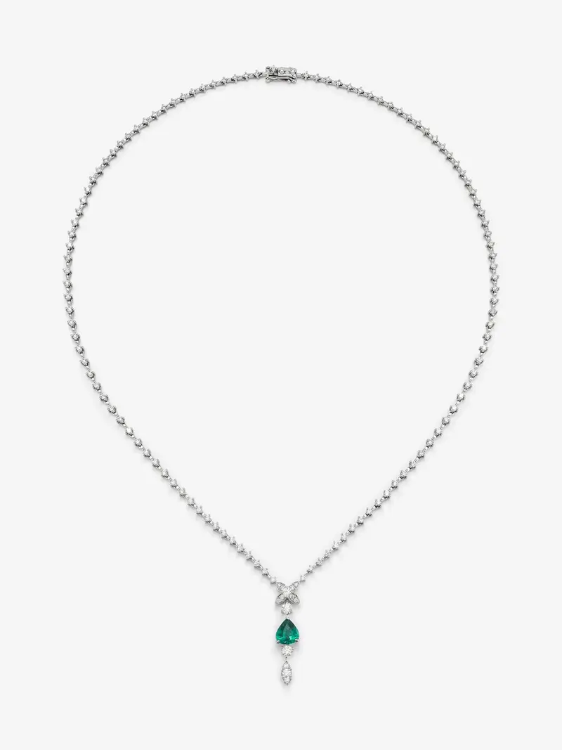 Collar rivière de oro blanco de 18K con esmeralda verde en talla pera de 1,24 cts y diamantes blancos en talla brillante de 0,41 cts