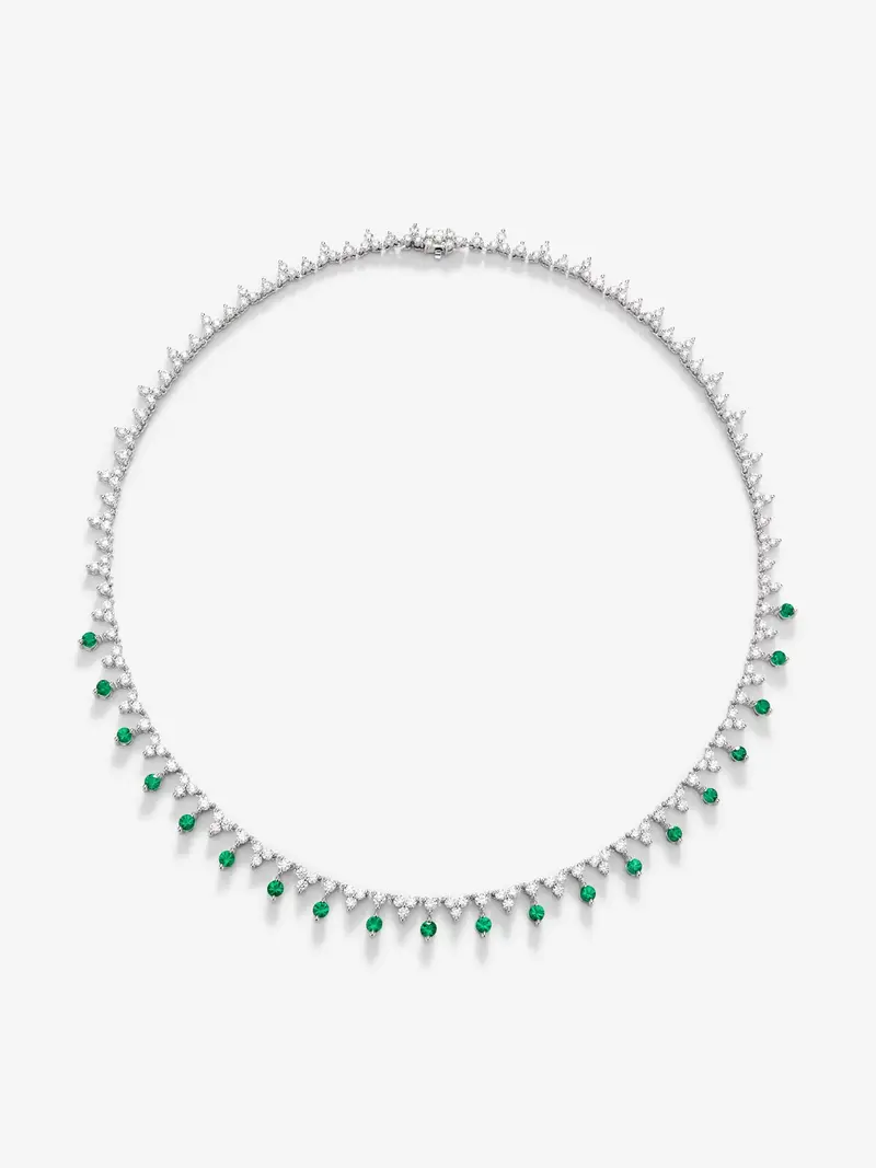 Collar rivière de oro blanco de 18K con esmeraldas verdes en talla brillante de 1,72 cts y diamantes blancos en talla brillante de 6,53 cts