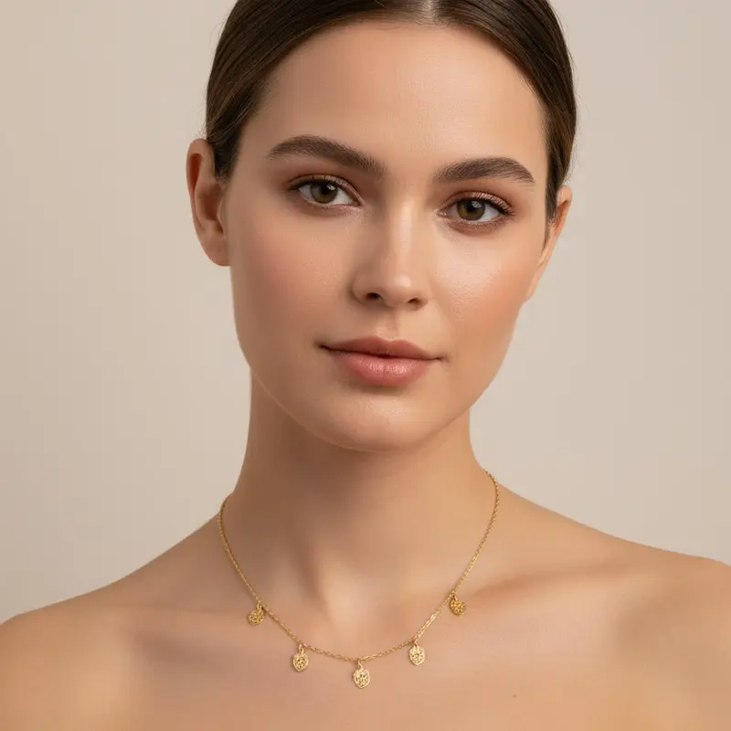 Collares acero inoxidable con dijes colgantes en forma de fresa en acabado oro