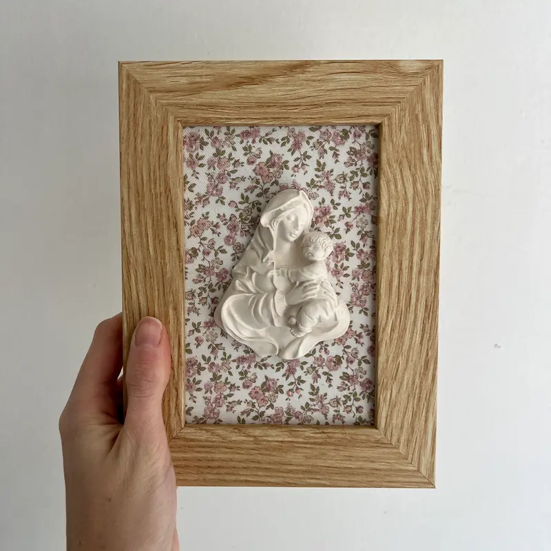 Cuadro Virgen de la Familia - Flores rosa empolvado (marco madera)