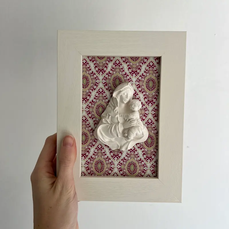 Cuadro Virgen de la Familia - Rombos (marco blanco)