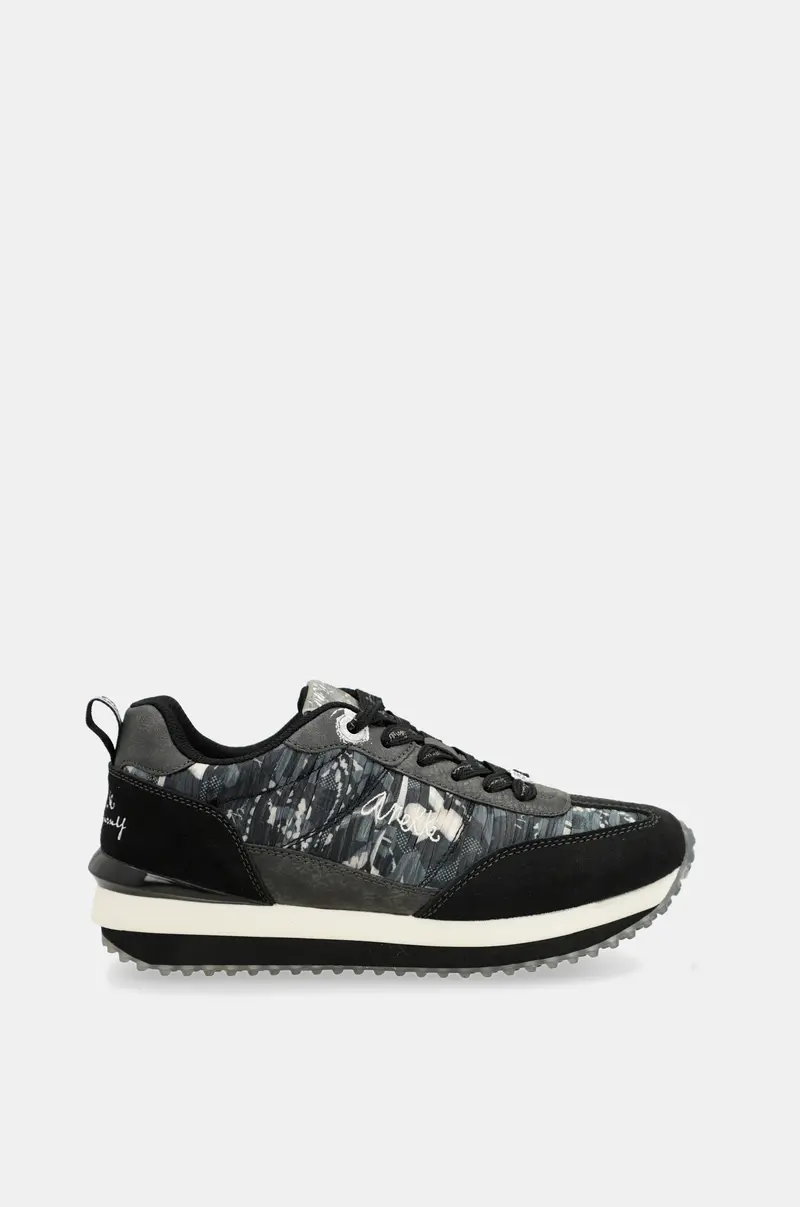 Deportivos negros suela multicolor