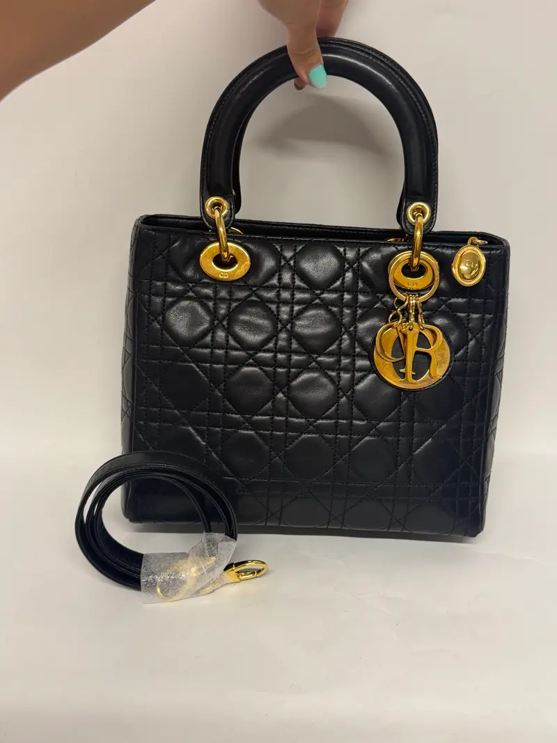 Dior Lady Dior Medium Piel Cordero Negra Cannage con bandolera