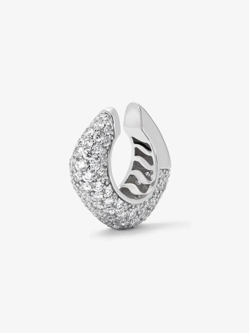 Earcuff de oro blanco de 18K con pavé de diamantes en talla brillante con un total de 2,35 cts