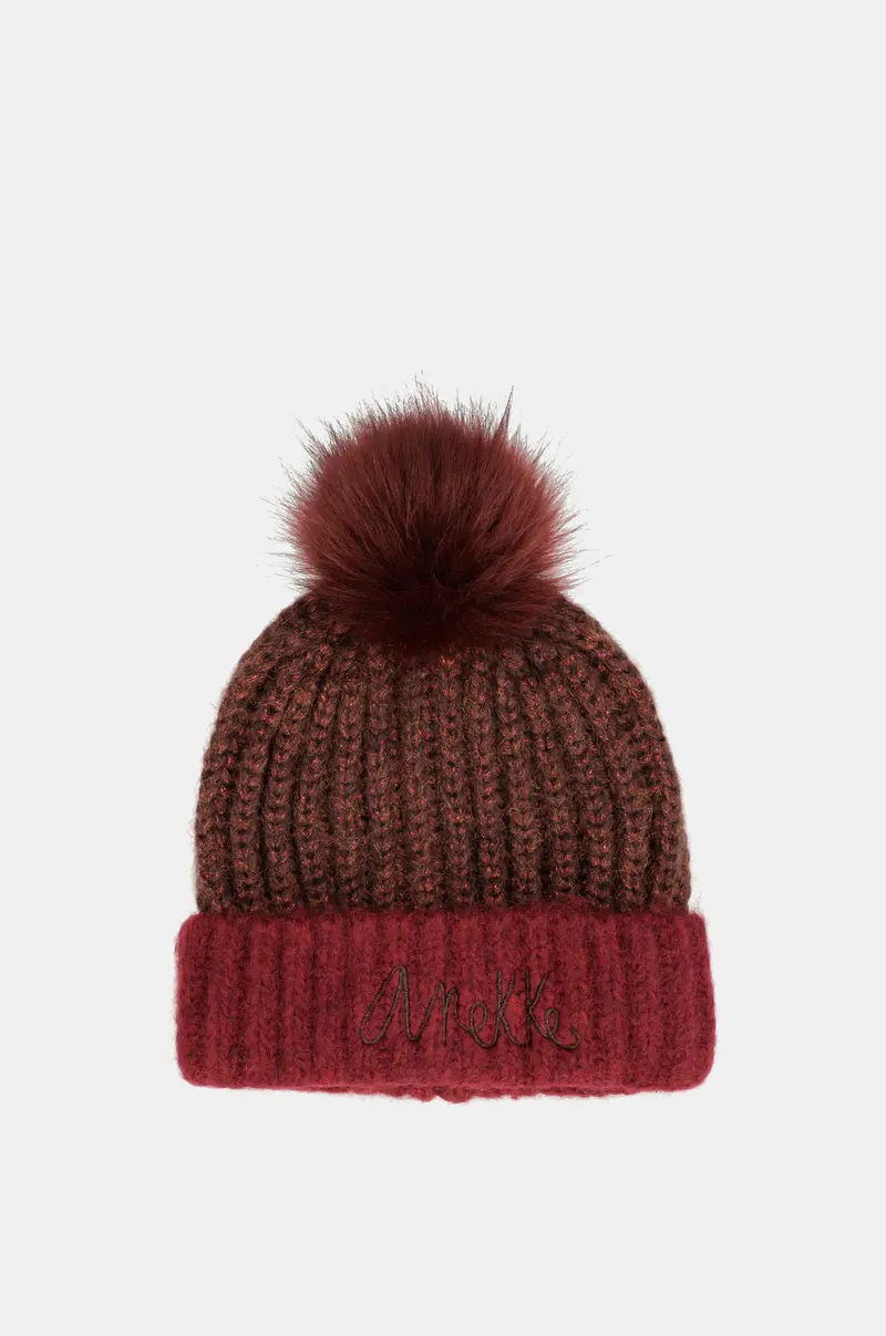 Gorro de punto con pompón burdeos