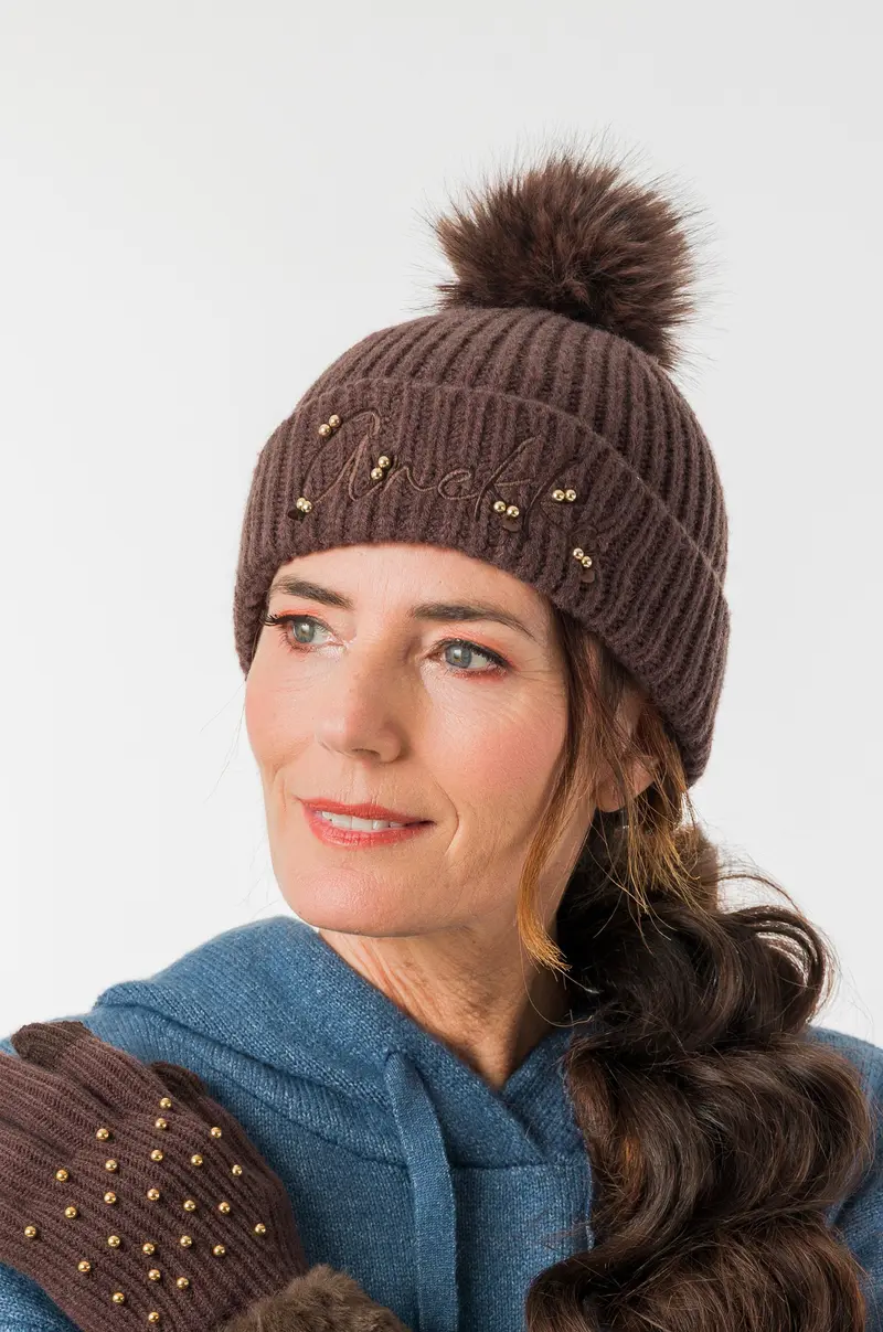 Gorro de punto con pompón