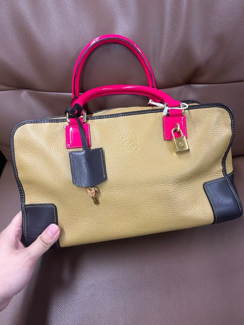 Loewe Amazona 36 Edición Especial camel con Asas de Charol Rosa